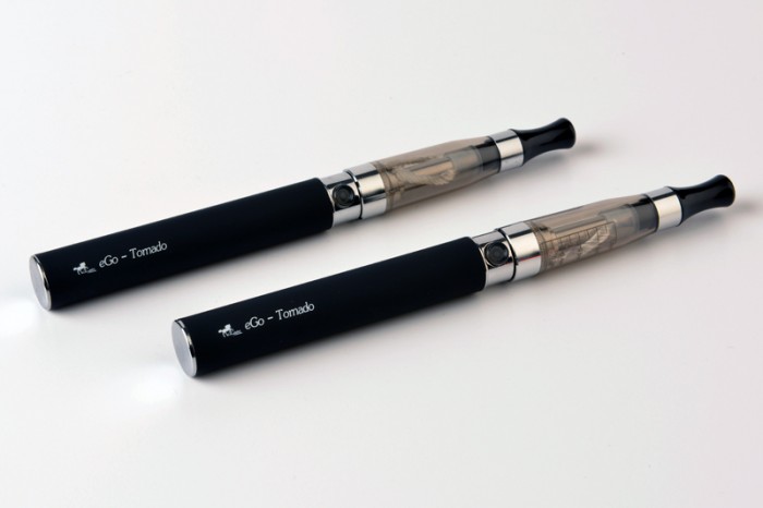 Elektronické cigarety zřejmě nejsou tak neškodné, jak tvrdí výrobci.