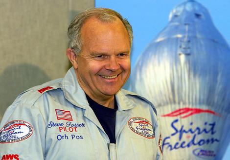 Steve Fossett s balónem Spirit of Freedom, němž obletěl bez mezipřistání celý svět.