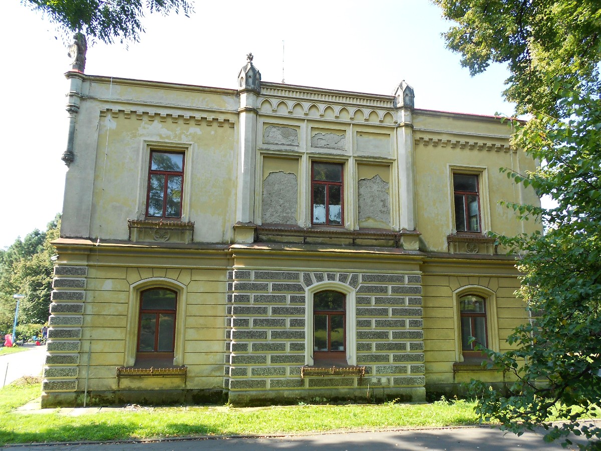 01-pohled-na-zamek-od-silnice.jpg