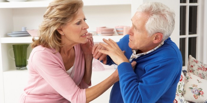 Přibývá týrání seniorů vlastní rodinou