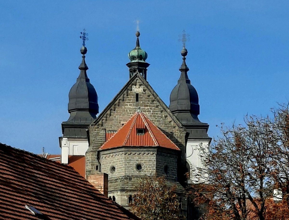 Věže a střechy  *