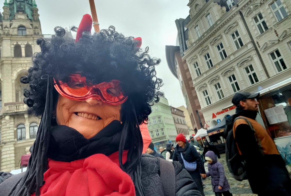 S radnicí za zády.