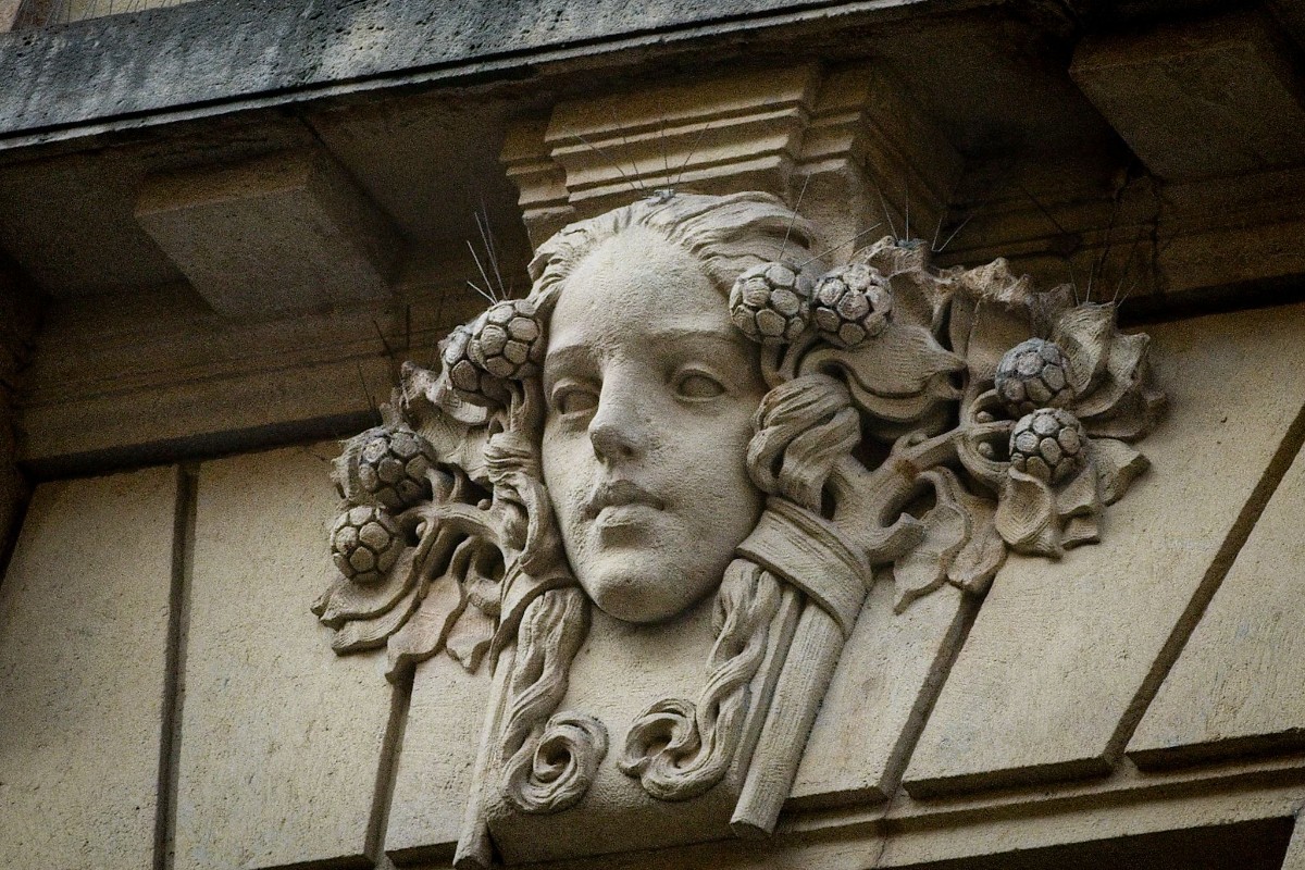 21 Bývalá Pražská úvěrní banka.