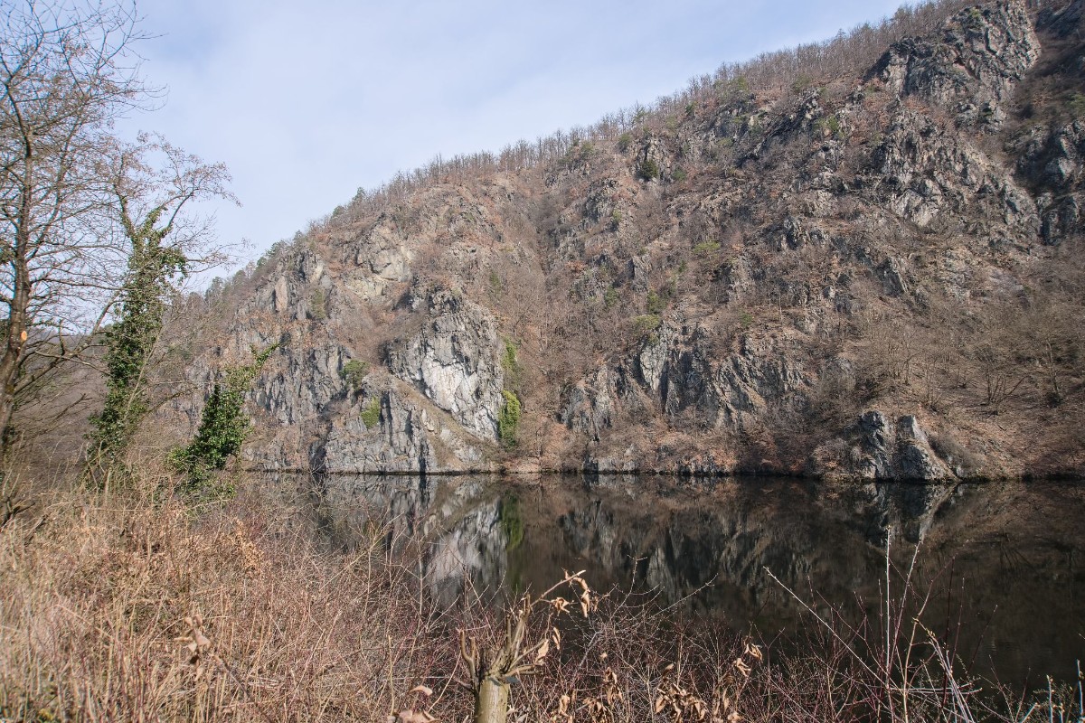 3 - Skály nad hladinou.