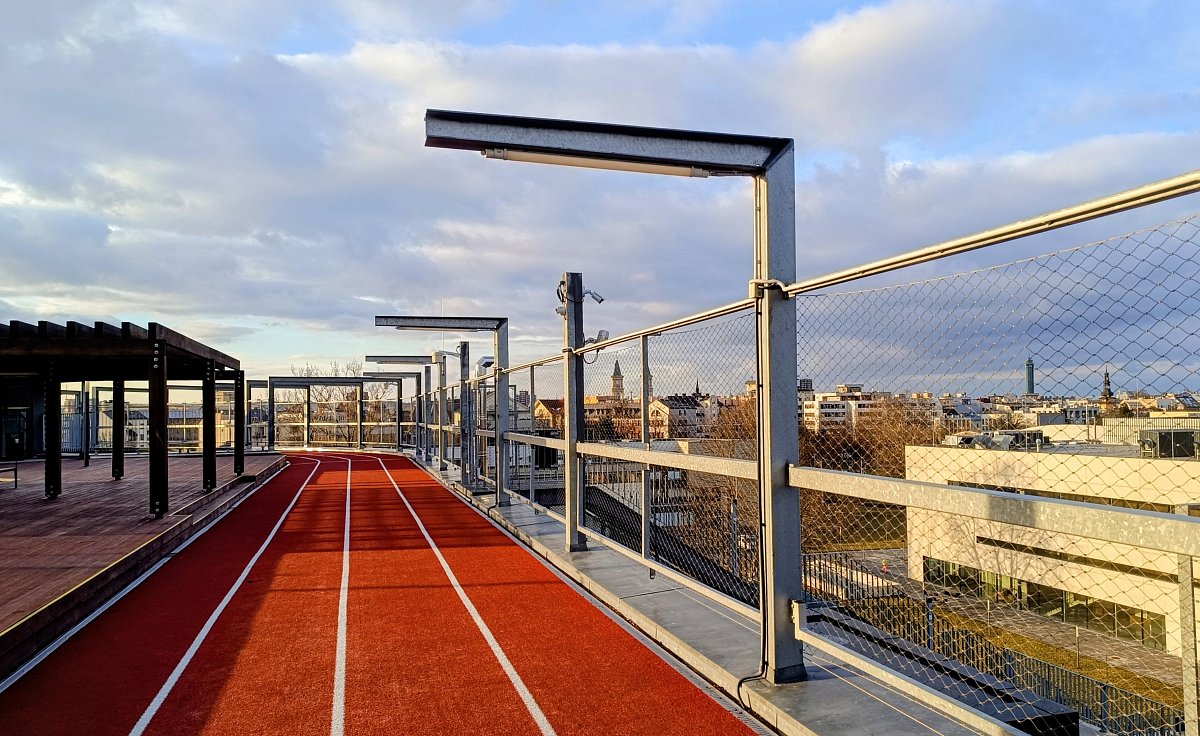 Tartan ve výši 4. patra - City Campus Ostrava *