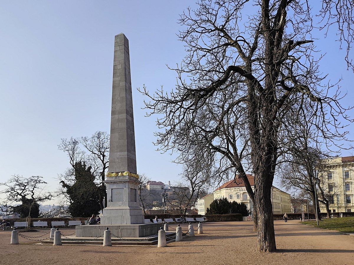 Obelisk v Denisových sadech *