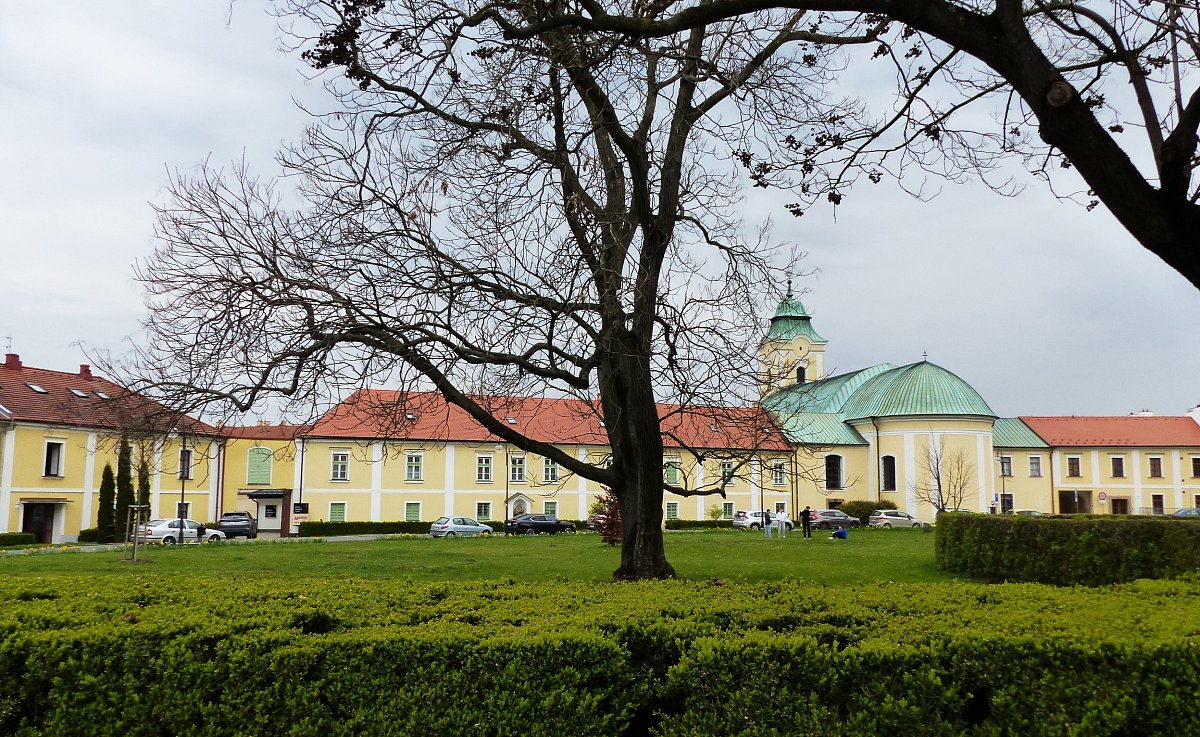 Pohled od zámku na Náměstí F.X. Richtera v Holešově