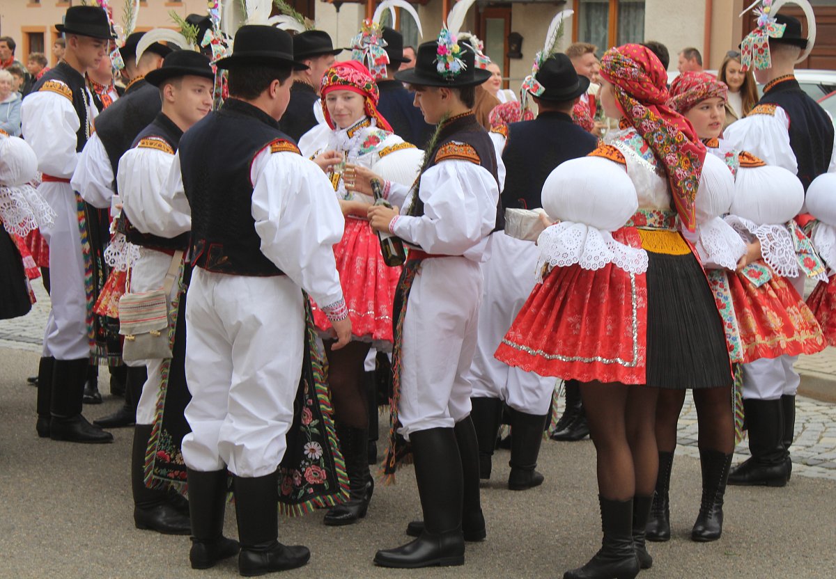 Putování za burčákem a na hody do Polešovic