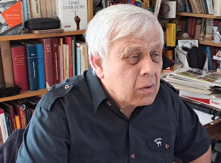 Milan Hrabal: Básně vyhovují mé myšlenkově neposedné povaze