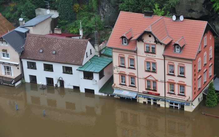 Zatopené domy je třeba co nejdříve vysušit.