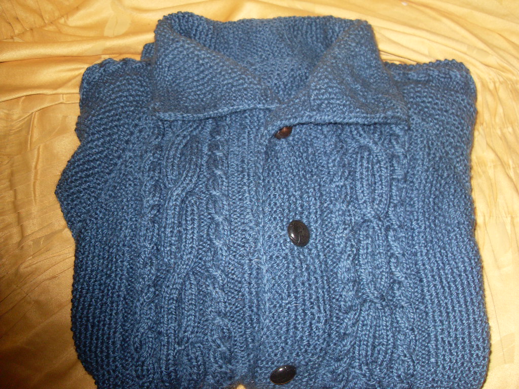 Tento dlouhý teplý svetr jsem pletla v minulosti manželovi