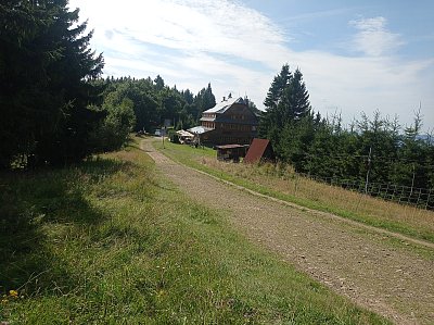 Nad hotelem Portáš