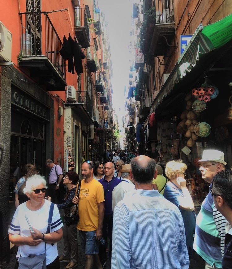 turiste-v-neapoli.jpg