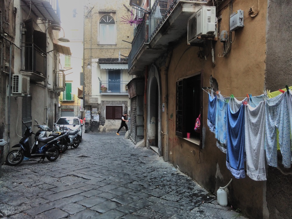 ulicka-v-neapoli-1.jpg